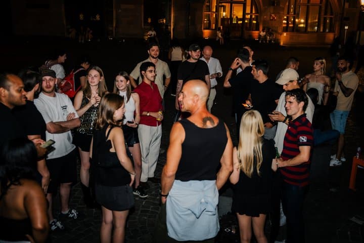 Düsseldorf Social Night Out: 4 Bars, Willkommensshots & Clubeintritt — Foto 2