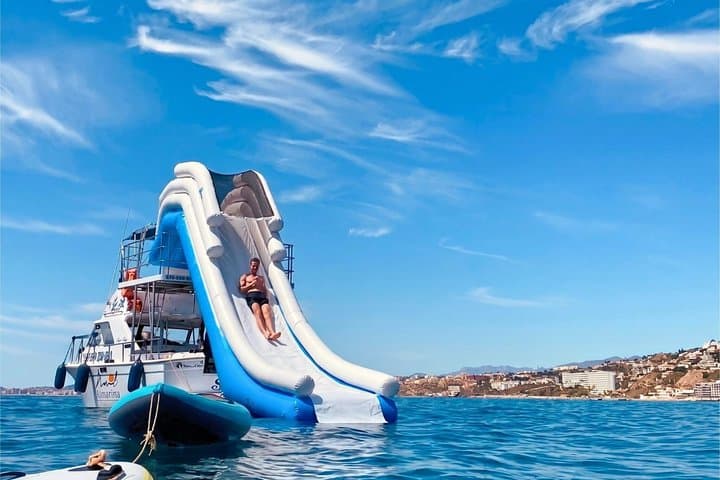 Tour in barca con snorkeling, scivolo, pranzo e prelievo — foto 3