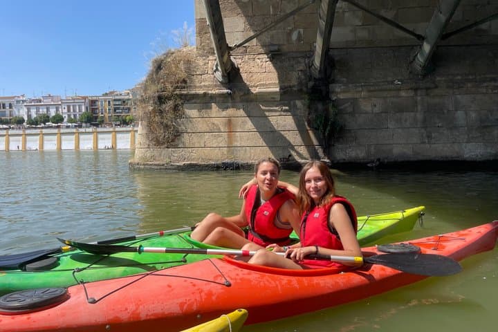Sevilla: Paseo en Kayak Guiado por el Río con Guía Experto — foto 4