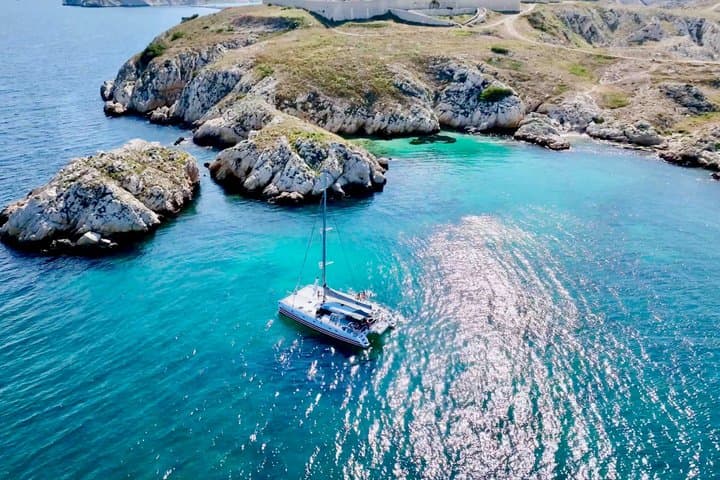 Excursion en catamaran dans les Calanques