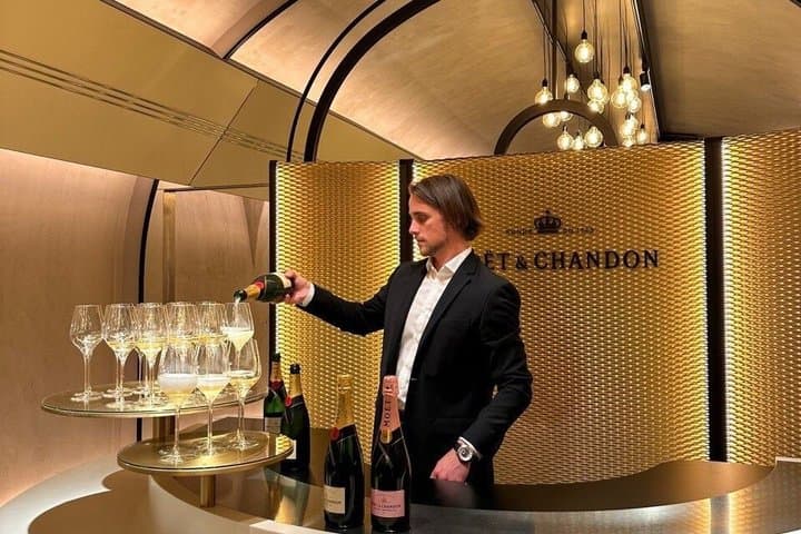 Icônes du Champagne : Visite Privée de Veuve Clicquot, Ruinart & Moët — photo 2