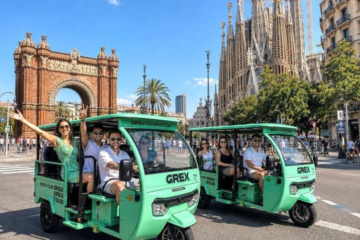 Barcelona Stadtbesichtigung mit privatem Tuk Tuk — Foto 2