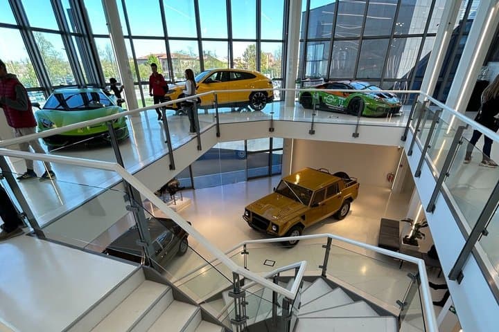 MotorValley Gruppentour Lamborghini Ferrari und Pagani Museen — Foto 3