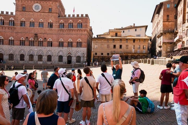 Pisa, Siena, San Gimignano mit Mittagessen und Weinprobe