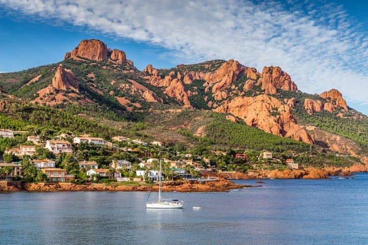 Évasion Signature à Cannes : Yoga et Kayak vers les Îles de Lérins