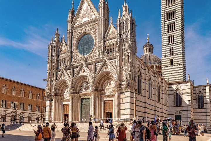 San Gimignano, Siena, Monteriggioni: Tour Guidato Completo, Pranzo e Degustazione di Vini