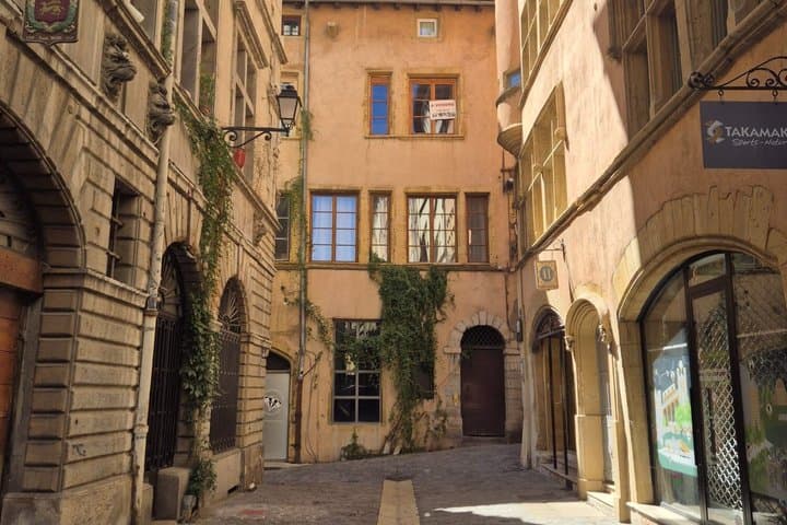 Lyon Old Town Walking Tour in Traboules and Fourvière Funicular — photo 5