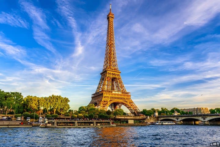 Paris Highlights Tour: Eiffel Tower, Notre-Dame & Louvre