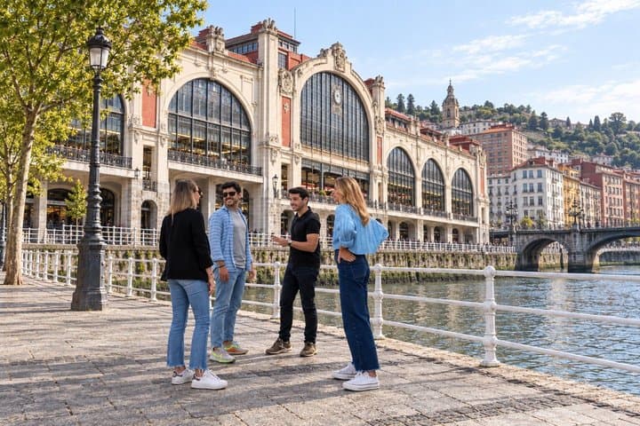 Tour a pie por el Casco Viejo de Bilbao, Museo Guggenheim y crucero por el río — foto 5