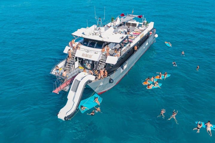 Pass di mezza giornata al Ibiza Boat Club: Festa in barca con brunch illimitato — foto 2