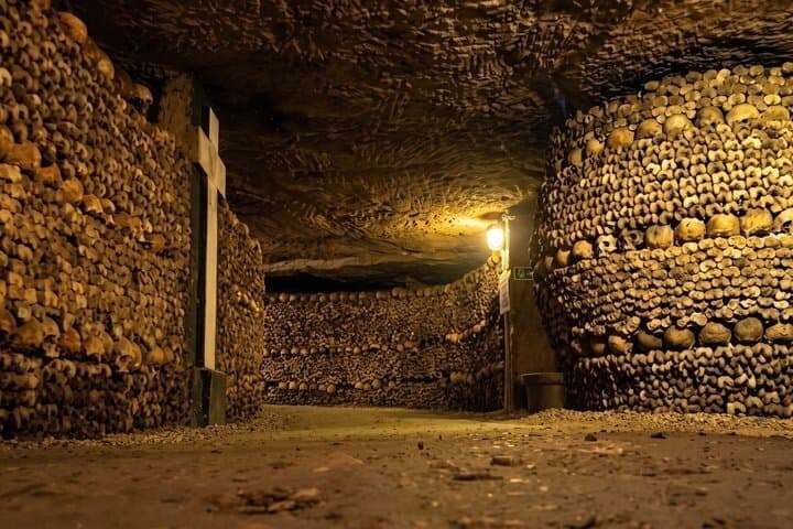 Tour Guidato in Piccolo Gruppo delle Catacombe di Parigi con Accesso Riservato — foto 2