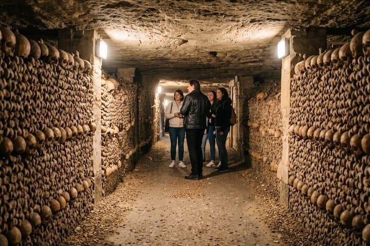 Tour Guidato in Piccolo Gruppo delle Catacombe di Parigi con Accesso Riservato — foto 3