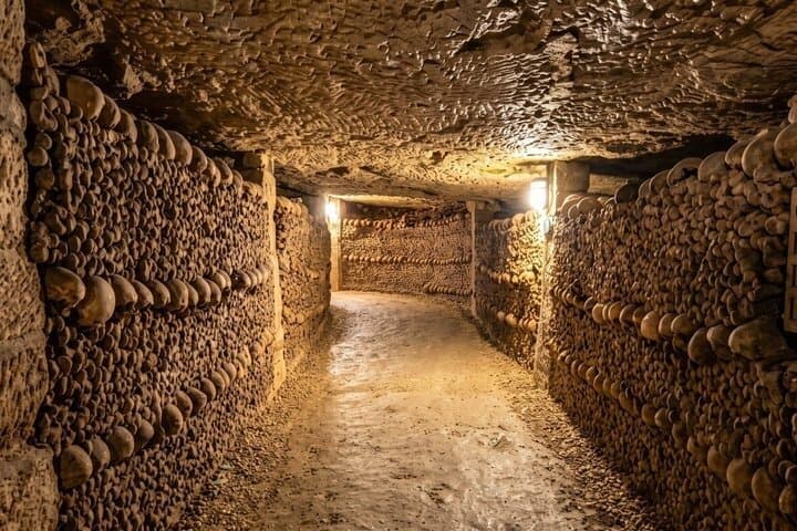 Tour Guidato in Piccolo Gruppo delle Catacombe di Parigi con Accesso Riservato — foto 5