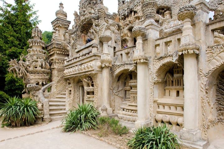 Visite Privée en Voiture au Palais Idéal du Facteur Cheval depuis Lyon