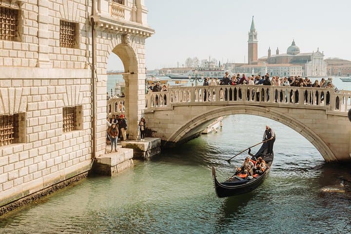Venedig an einem Tag: Markusplatz, Dogenpalast, Gondelfahrt und Stadtrundgang
